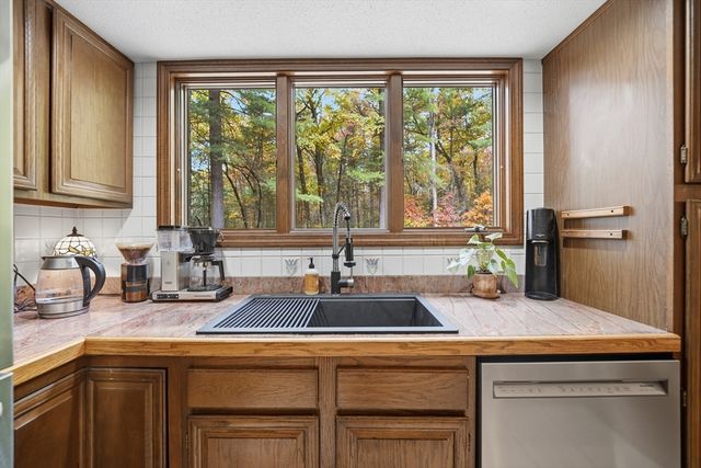 112 North Street, Belchertown, MA 01007