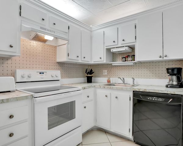 2061 NW 47th Terrace 103, Lauderhill, FL 33313