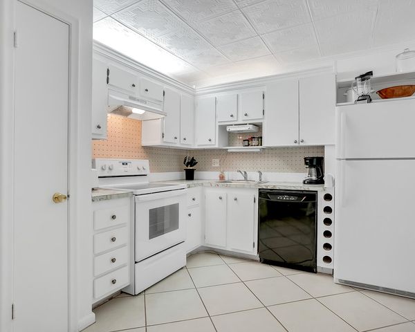 2061 NW 47th Terrace 103, Lauderhill, FL 33313