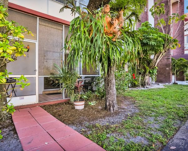 2061 NW 47th Terrace 103, Lauderhill, FL 33313