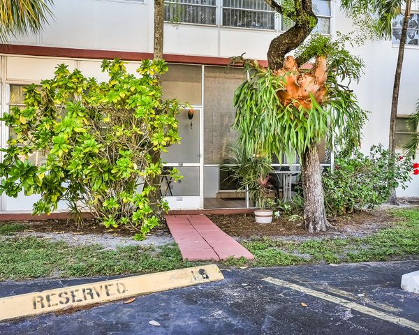 2061 NW 47th Terrace 103, Lauderhill, FL 33313
