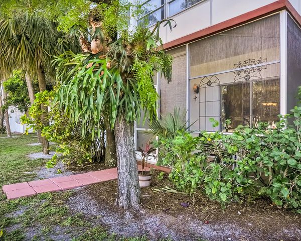 2061 NW 47th Terrace 103, Lauderhill, FL 33313