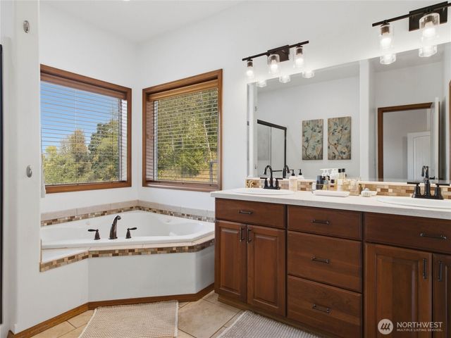 19838 Bear View Lane SW, Rochester, WA 98579