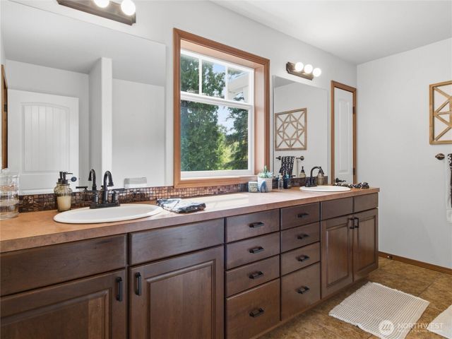 19838 Bear View Lane SW, Rochester, WA 98579