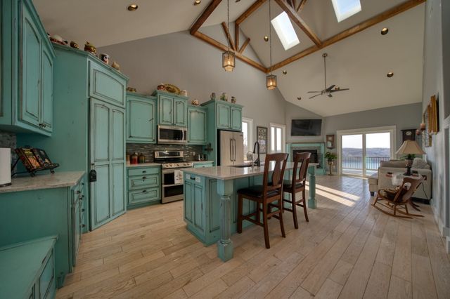 378 Lake Forest Drive, Eureka Springs, AR 72631