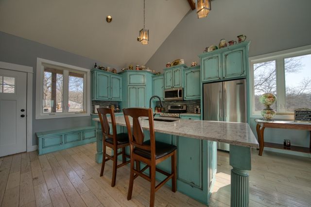 378 Lake Forest Drive, Eureka Springs, AR 72631