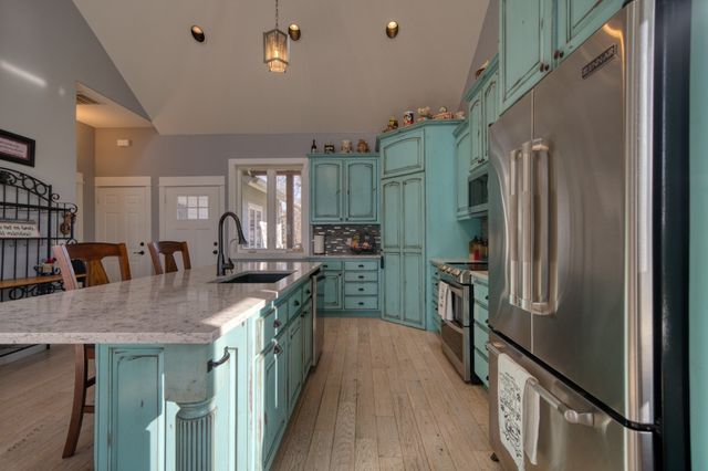 378 Lake Forest Drive, Eureka Springs, AR 72631