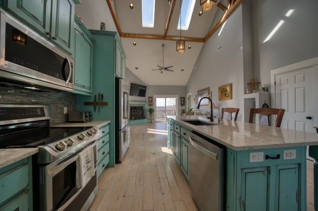 378 Lake Forest Drive, Eureka Springs, AR 72631