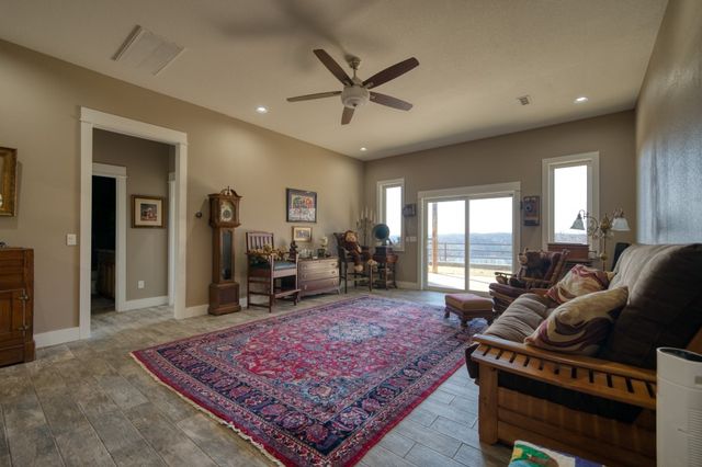 378 Lake Forest Drive, Eureka Springs, AR 72631