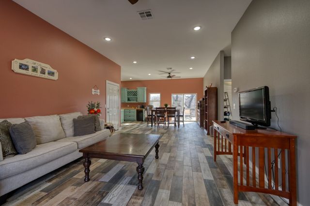 378 Lake Forest Drive, Eureka Springs, AR 72631