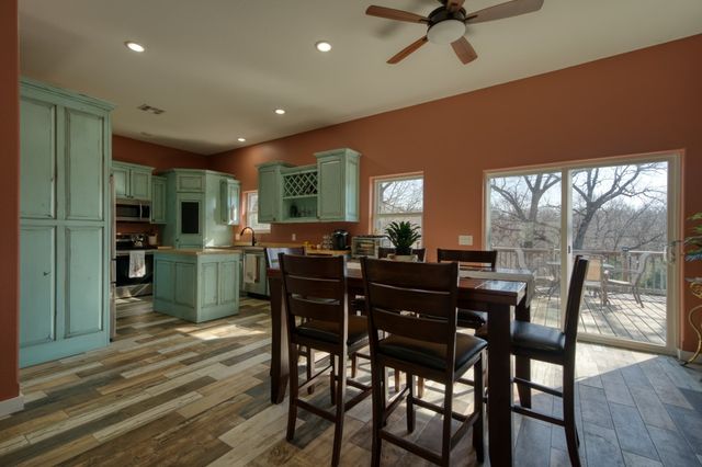 378 Lake Forest Drive, Eureka Springs, AR 72631