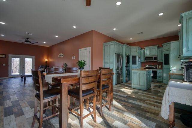 378 Lake Forest Drive, Eureka Springs, AR 72631