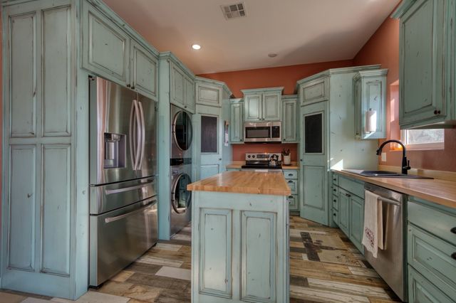 378 Lake Forest Drive, Eureka Springs, AR 72631