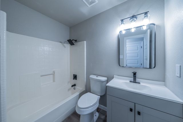 3021 Lago Vista Court, Dallas, TX 75236