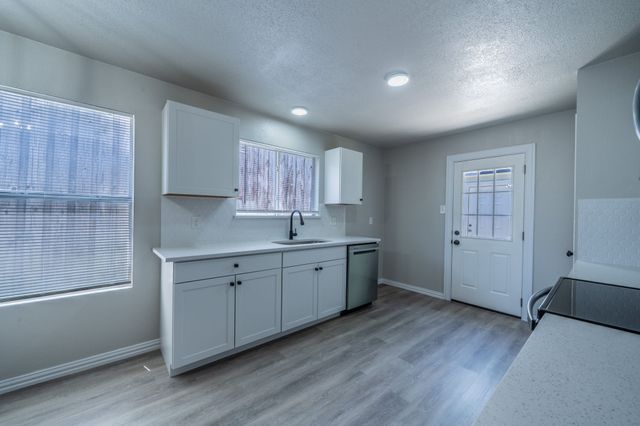 3021 Lago Vista Court, Dallas, TX 75236