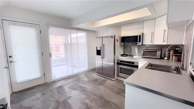 241 Misty Isle Lane B, Las Vegas, NV 89107