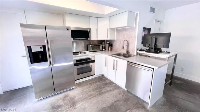 241 Misty Isle Lane B, Las Vegas, NV 89107