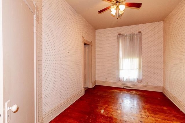 211 E WOLF RIVER AVENUE, New London, WI 54961