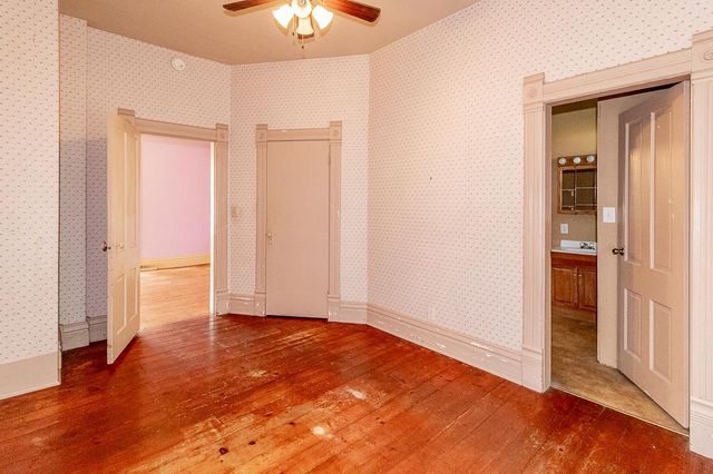 211 E WOLF RIVER AVENUE, New London, WI 54961