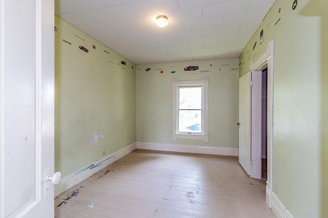 211 E WOLF RIVER AVENUE, New London, WI 54961