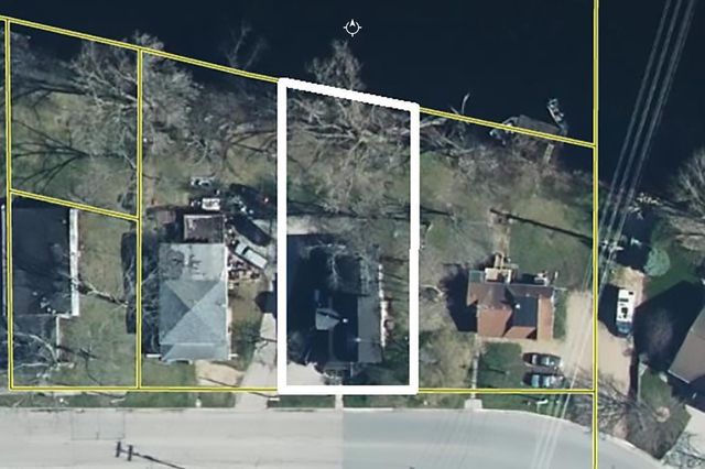 211 E WOLF RIVER AVENUE, New London, WI 54961