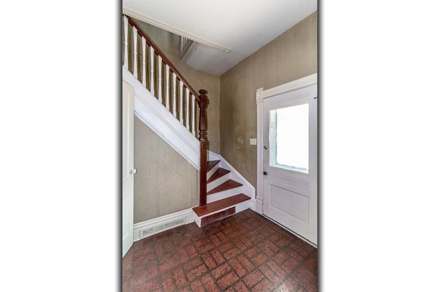 211 E WOLF RIVER AVENUE, New London, WI 54961