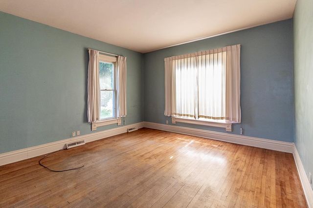 211 E WOLF RIVER AVENUE, New London, WI 54961