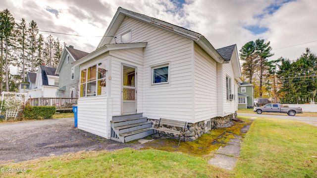 23 Saratoga Boulevard, Gloversville, NY 12078