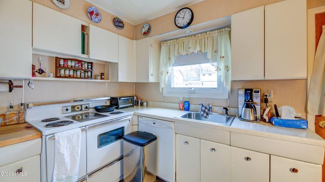 23 Saratoga Boulevard, Gloversville, NY 12078