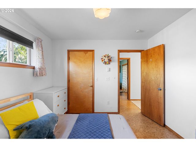 837 Ne ROSELAWN St, Portland, OR 97211
