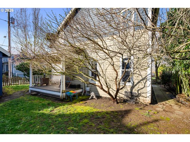 837 Ne ROSELAWN St, Portland, OR 97211