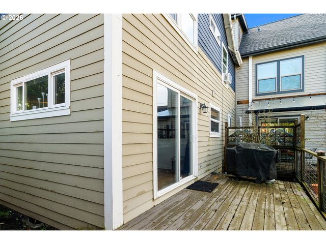 837 Ne ROSELAWN St, Portland, OR 97211