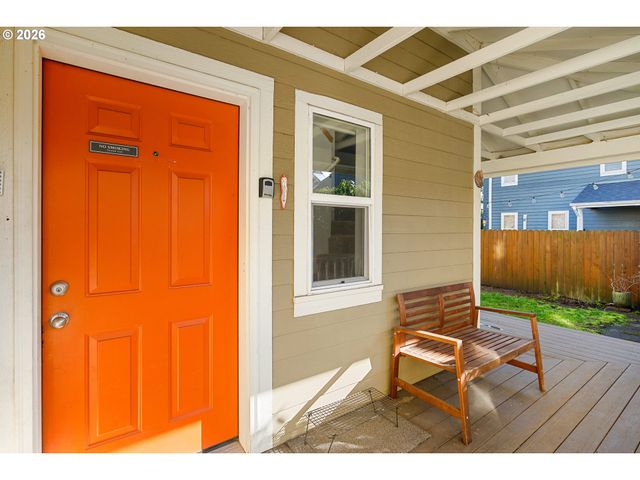 837 Ne ROSELAWN St, Portland, OR 97211