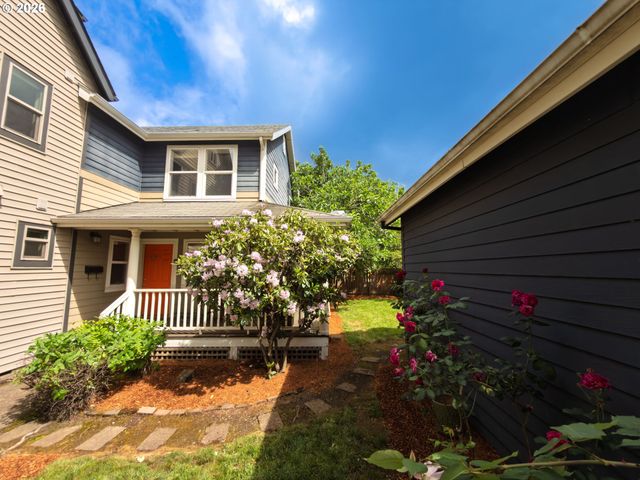 837 Ne ROSELAWN St, Portland, OR 97211