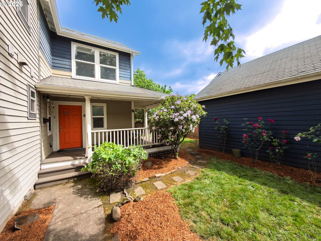 837 Ne ROSELAWN St, Portland, OR 97211