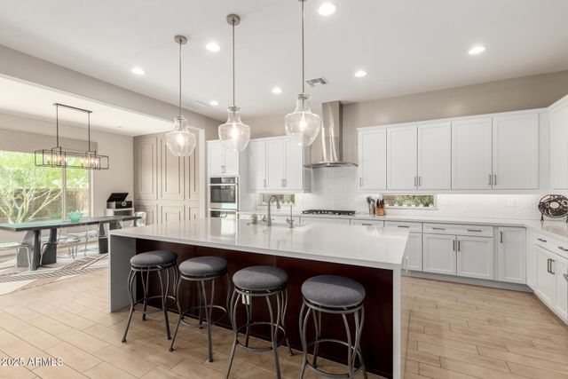 3046 E CREST Lane, Phoenix, AZ 85050