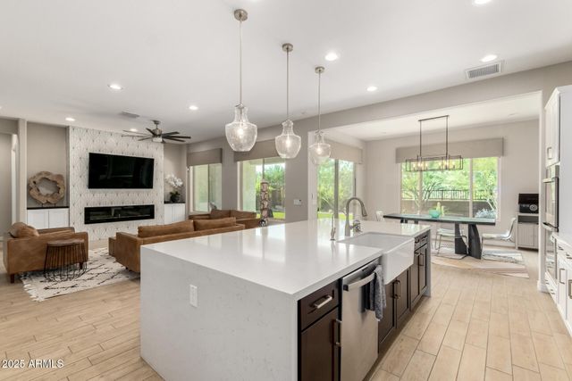 3046 E CREST Lane, Phoenix, AZ 85050