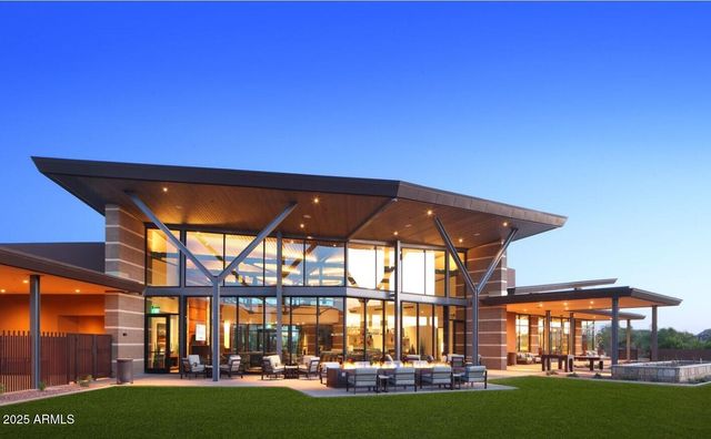 3046 E CREST Lane, Phoenix, AZ 85050