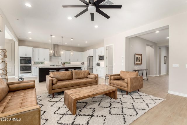 3046 E CREST Lane, Phoenix, AZ 85050