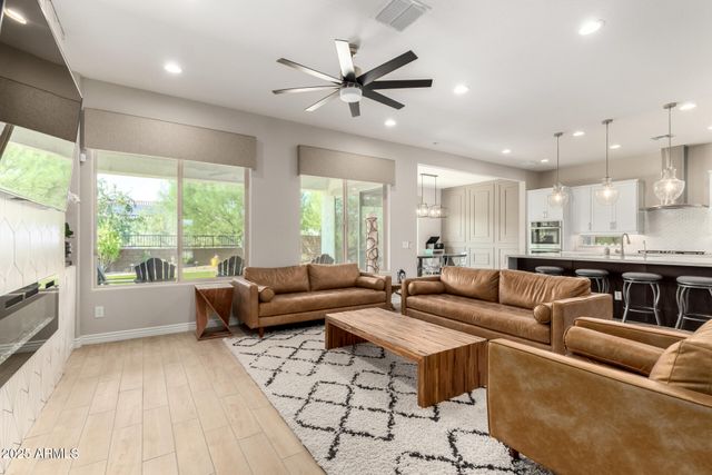 3046 E CREST Lane, Phoenix, AZ 85050