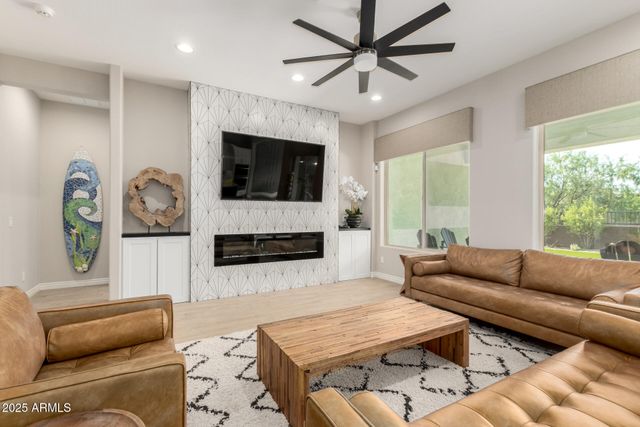 3046 E CREST Lane, Phoenix, AZ 85050