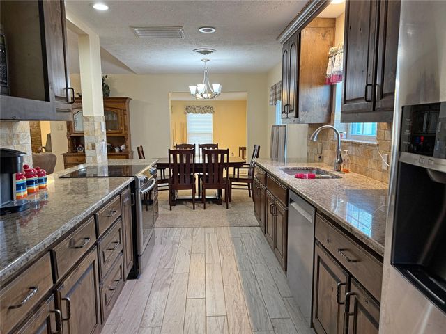 51 E Oakridge Drive, Point Blank, TX 77364