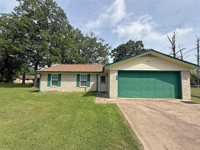 51 E Oakridge Drive, Point Blank, TX 77364