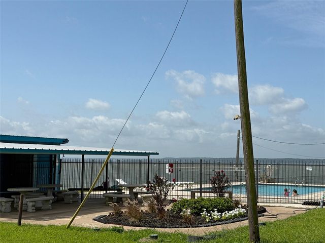 51 E Oakridge Drive, Point Blank, TX 77364