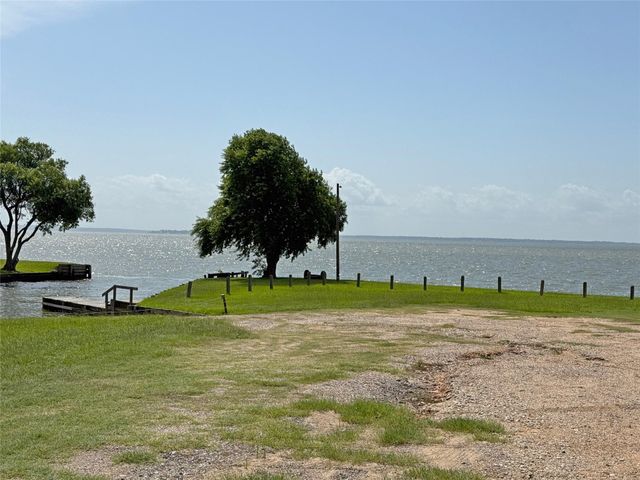 51 E Oakridge Drive, Point Blank, TX 77364
