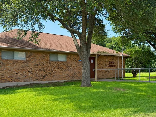 51 E Oakridge Drive, Point Blank, TX 77364