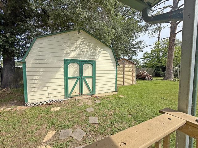 51 E Oakridge Drive, Point Blank, TX 77364