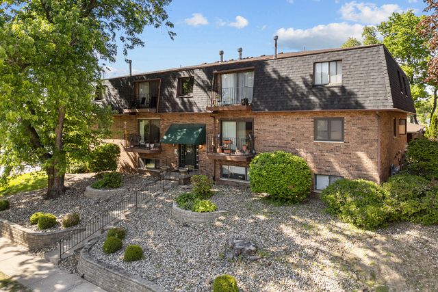 2501 26th Avenue Court 1-E, Rock Island, IL 61201