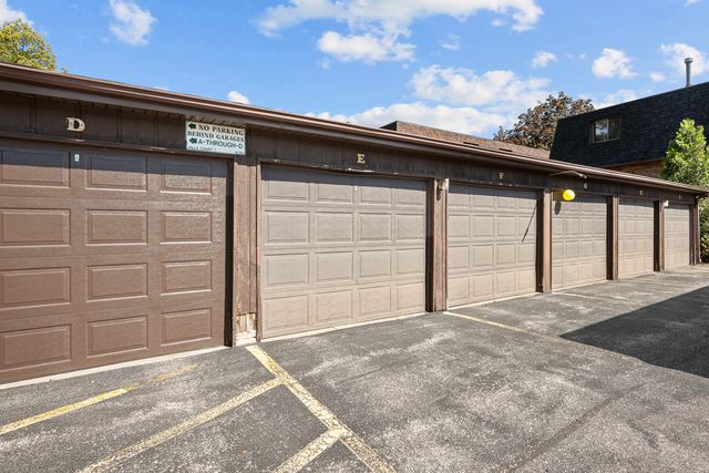 2501 26th Avenue Court 1-E, Rock Island, IL 61201
