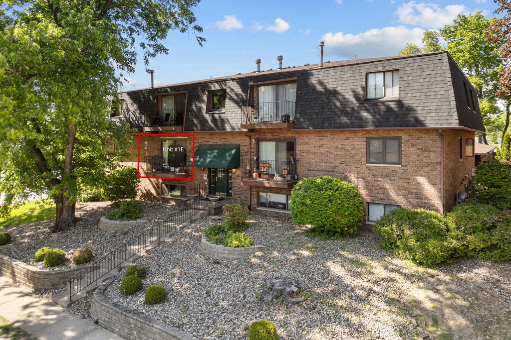 2501 26th Avenue Court 1-E, Rock Island, IL 61201